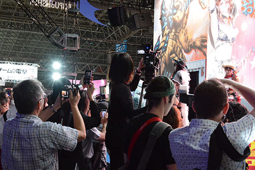 画像ギャラリー No.004のサムネイル画像 / ［TGS 2014］頭を突っ込まずにはいられない。ディースリー・パブリッシャーの策略にすっかりはまった「お姉チャンバラZ2 〜カオス〜」の試遊レポート