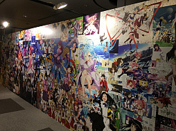 画像ギャラリー No.048のサムネイル画像 / マフィア梶田の二次元が来い!:第323回「40年の偉業に感謝するこち亀とMADOGATARI展」