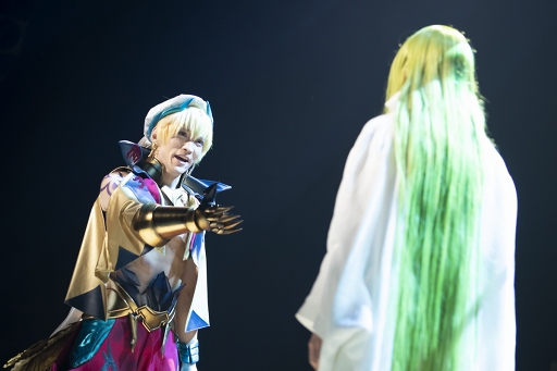 画像ギャラリー No.002のサムネイル画像 / 観客もウルクの街の一員になった――「Fate/Grand Order THE STAGE -絶対魔獣戦線 バビロニア-」 ゲネプロレポート