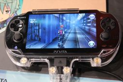 画像ギャラリー No.008のサムネイル画像 / ［TGS 2014］「ケイオスリングスIII」プレイレポート。スマートフォンの人気RPGシリーズが，サクサクのプレイ感覚はそのままにPS Vitaでも遊べる
