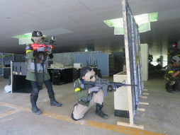 画像ギャラリー No.015のサムネイル画像 / 「バイオハザード」とコラボしたサバイバルゲーム場「Kawaba」の体験ツアーレポート。「バイオハザード HDリマスター」についてのインタビューも掲載