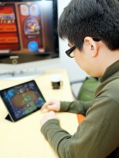 画像ギャラリー No.011のサムネイル画像 / 「ハースストーン」日本トッププレイヤーのTredsred選手のコーチングを受けて全力でレジェンドを目指してみた