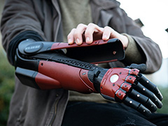 英Open Bionics，KONAMIと提携し「メタルギアソリッド」な義手カバーをリリース。ヴェノム・スネークのバイオニック・アームを再現