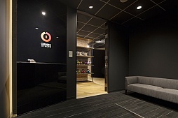 画像ギャラリー No.001のサムネイル画像 / ゲーム実況者向け施設「OPENREC STUDIO」がオープン。グラドルの倉持さんが駆けつけたオープニングイベントをレポート