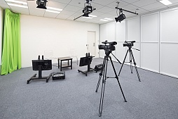 画像ギャラリー No.006のサムネイル画像 / ゲーム実況者向け施設「OPENREC STUDIO」がオープン。グラドルの倉持さんが駆けつけたオープニングイベントをレポート