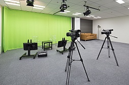画像ギャラリー No.008のサムネイル画像 / ゲーム実況者向け施設「OPENREC STUDIO」がオープン。グラドルの倉持さんが駆けつけたオープニングイベントをレポート