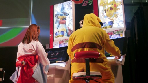 画像ギャラリー No.005のサムネイル画像 / ゲンガーの参戦が明らかになった,超会議の「ポッ拳」ステージレポート。ゴーストタイプの特性を活かした攻撃方法も明らかに