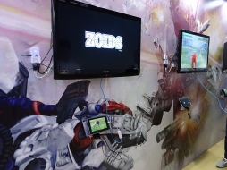 画像ギャラリー No.002のサムネイル画像 / ［TGS 2014］「ZOIDS Material Hunters（仮題）」でシールドライガーと共にフィールドを駆け抜けてきた。ブロードメディアブースレポート