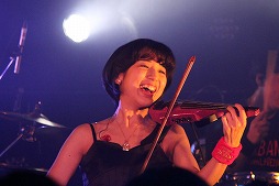 画像ギャラリー No.006のサムネイル画像 / 「ファルコムjdkバンド東京ライブ2017」をレポート。メンバー選曲のレアな楽曲を含む,熱い15曲を演奏。次回ライブの予定も発表に