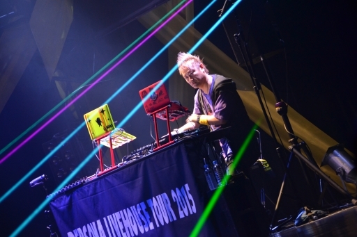 画像ギャラリー No.012のサムネイル画像 / 「PERSONA LIVEHOUSE TOUR 2015」東京公演をレポート。会場とライブビューイングで日本中のペルソナファンが大熱狂