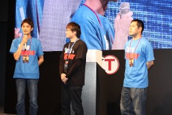 画像ギャラリー No.006のサムネイル画像 / ［TGS 2014］VF対DOAの主人公対決に会場が沸いた「DEAD OR ALIVE 5 Last Round」エキシビションマッチ。優勝は霞使いのとも選手
