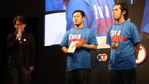 画像ギャラリー No.013のサムネイル画像 / ［TGS 2014］VF対DOAの主人公対決に会場が沸いた「DEAD OR ALIVE 5 Last Round」エキシビションマッチ。優勝は霞使いのとも選手