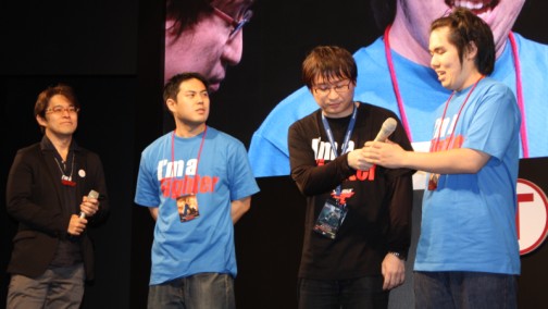 画像ギャラリー No.014のサムネイル画像 / ［TGS 2014］VF対DOAの主人公対決に会場が沸いた「DEAD OR ALIVE 5 Last Round」エキシビションマッチ。優勝は霞使いのとも選手