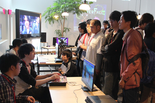 画像ギャラリー No.004のサムネイル画像 / 「Red Bull 5G 2015」の東代表決定戦が開催。2015年12月の「FINALS」に向けて4ジャンルの東軍ファイナリストが選出された会場の模様をレポート