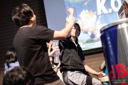 画像ギャラリー No.028のサムネイル画像 / 「ストIII 3rd」の祭典「第17回クーペレーションカップ」フォトレポート。レジェンドプレイヤー達の競演に白熱した現地の模様をお届け