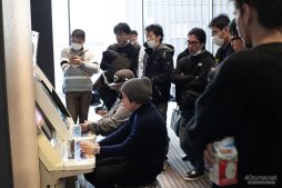 画像ギャラリー No.030のサムネイル画像 / 「ストIII 3rd」の祭典「第17回クーペレーションカップ」フォトレポート。レジェンドプレイヤー達の競演に白熱した現地の模様をお届け