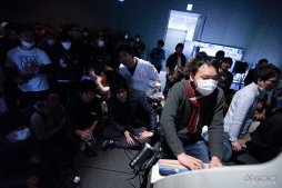 画像ギャラリー No.035のサムネイル画像 / 「ストIII 3rd」の祭典「第17回クーペレーションカップ」フォトレポート。レジェンドプレイヤー達の競演に白熱した現地の模様をお届け