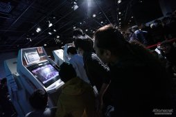 画像ギャラリー No.041のサムネイル画像 / 「ストIII 3rd」の祭典「第17回クーペレーションカップ」フォトレポート。レジェンドプレイヤー達の競演に白熱した現地の模様をお届け