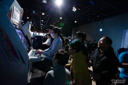 画像ギャラリー No.042のサムネイル画像 / 「ストIII 3rd」の祭典「第17回クーペレーションカップ」フォトレポート。レジェンドプレイヤー達の競演に白熱した現地の模様をお届け