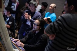 画像ギャラリー No.046のサムネイル画像 / 「ストIII 3rd」の祭典「第17回クーペレーションカップ」フォトレポート。レジェンドプレイヤー達の競演に白熱した現地の模様をお届け