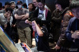 画像ギャラリー No.048のサムネイル画像 / 「ストIII 3rd」の祭典「第17回クーペレーションカップ」フォトレポート。レジェンドプレイヤー達の競演に白熱した現地の模様をお届け