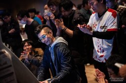 画像ギャラリー No.061のサムネイル画像 / 「ストIII 3rd」の祭典「第17回クーペレーションカップ」フォトレポート。レジェンドプレイヤー達の競演に白熱した現地の模様をお届け