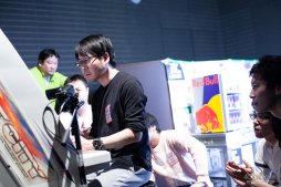 画像ギャラリー No.066のサムネイル画像 / 「ストIII 3rd」の祭典「第17回クーペレーションカップ」フォトレポート。レジェンドプレイヤー達の競演に白熱した現地の模様をお届け