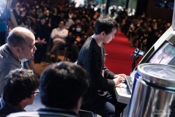 画像ギャラリー No.087のサムネイル画像 / 「ストIII 3rd」の祭典「第17回クーペレーションカップ」フォトレポート。レジェンドプレイヤー達の競演に白熱した現地の模様をお届け