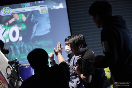 画像ギャラリー No.106のサムネイル画像 / 「ストIII 3rd」の祭典「第17回クーペレーションカップ」フォトレポート。レジェンドプレイヤー達の競演に白熱した現地の模様をお届け