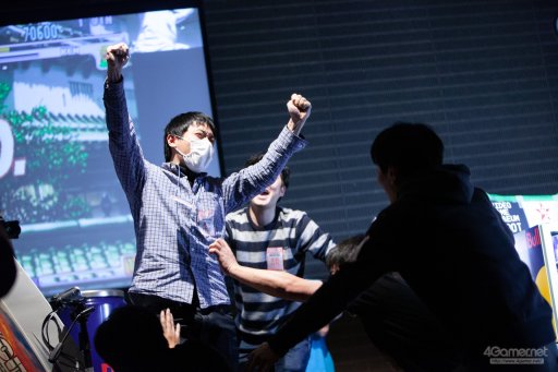 画像ギャラリー No.109のサムネイル画像 / 「ストIII 3rd」の祭典「第17回クーペレーションカップ」フォトレポート。レジェンドプレイヤー達の競演に白熱した現地の模様をお届け