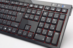 画像ギャラリー No.007のサムネイル画像 / 元DHARMAPOINTのデザイナーが放つゲーマー向けパンタグラフ式キーボード ，そのデキは？ 「BFKB113PBK」を使ってみた