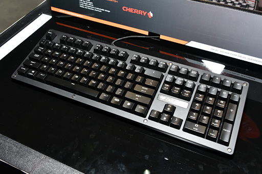 画像ギャラリー No.003のサムネイル画像 / ［COMPUTEX］「ゲーマーが求めているものを真剣に聞いて回った」COUGARが，これまでとは異なる入力デバイス群を披露