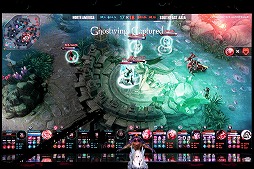 画像ギャラリー No.008のサムネイル画像 / スマホ向けMOBA「Vainglory」で5対5のゲームモードが2018年2月に実装。トッププレイヤーがしのぎを削った世界大会の模様と合わせてレポート