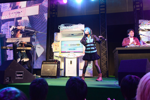 画像ギャラリー No.010のサムネイル画像 / ［JAEPO2015］BEMANIシリーズの人気楽曲が目白押し。「BEMANI SPECIAL LIVE in JAEPO2015」の様子をフォトレポート