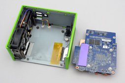 画像ギャラリー No.018のサムネイル画像 / 手のひらサイズで“GTX 760”搭載。GIGABYTE製の超小型ゲーマー向けベアボーン「BRIX Gaming」を動かしてみた