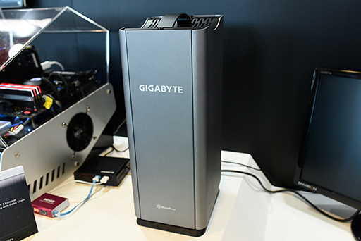 画像ギャラリー No.003のサムネイル画像 / ［COMPUTEX］GIGABYTEの外付けグラフィックスボックスは決定版を目指して開発中。3スロット仕様のカードにも対応へ
