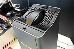 画像ギャラリー No.007のサムネイル画像 / ［COMPUTEX］GIGABYTEの外付けグラフィックスボックスは決定版を目指して開発中。3スロット仕様のカードにも対応へ