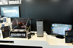 画像ギャラリー No.011のサムネイル画像 / ［COMPUTEX］GIGABYTEの外付けグラフィックスボックスは決定版を目指して開発中。3スロット仕様のカードにも対応へ
