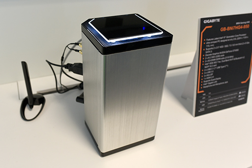 画像ギャラリー No.012のサムネイル画像 / ［COMPUTEX］GIGABYTEの外付けグラフィックスボックスは決定版を目指して開発中。3スロット仕様のカードにも対応へ