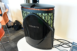 画像ギャラリー No.019のサムネイル画像 / ［COMPUTEX］GIGABYTEの外付けグラフィックスボックスは決定版を目指して開発中。3スロット仕様のカードにも対応へ