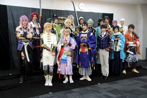 画像ギャラリー No.001のサムネイル画像 / 「ミュージカル『刀剣乱舞』〜真剣乱舞祭2018〜」レポート。紅白出場メンバーがほぼ全員そろった会見の模様と幕張メッセ昼公演の模様をお届け