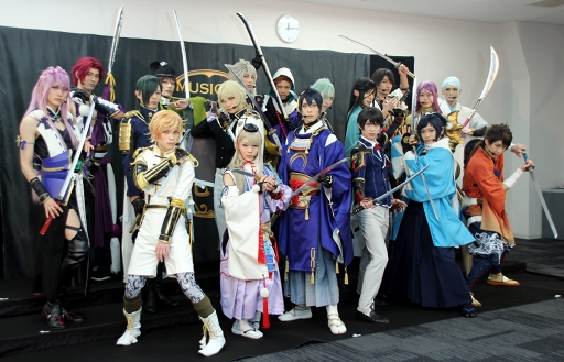 画像ギャラリー No.010のサムネイル画像 / 「ミュージカル『刀剣乱舞』〜真剣乱舞祭2018〜」レポート。紅白出場メンバーがほぼ全員そろった会見の模様と幕張メッセ昼公演の模様をお届け