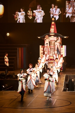 画像ギャラリー No.027のサムネイル画像 / 「ミュージカル『刀剣乱舞』〜真剣乱舞祭2018〜」レポート。紅白出場メンバーがほぼ全員そろった会見の模様と幕張メッセ昼公演の模様をお届け