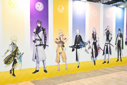 画像ギャラリー No.023のサムネイル画像 / 本丸での10年の軌跡を振り返る。「刀剣乱舞ONLINE」サービス開始10周年記念行事「刀剣乱舞 大本丸博 2025」展示会場レポート