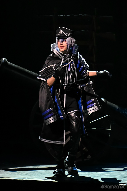 画像ギャラリー No.007のサムネイル画像 / 「ミュージカル『刀剣乱舞』 〜坂龍飛騰〜」会見&ゲネプロレポート。新時代の旗を掲げるを合言葉に,陸奥守吉行と坂本龍馬の熱いドラマを描く