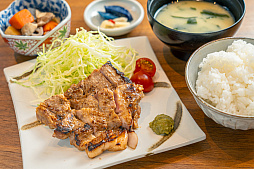 画像ギャラリー No.009のサムネイル画像 / 「刀剣乱舞ONLINE」，九州国立博物館内の飲食店でコラボドリンクを販売。同田貫正国，へし切長谷部，日光一文字など