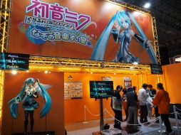 画像ギャラリー No.003のサムネイル画像 / ［TGS 2014］「初音ミクぐらふぃコレクション」「初音ミク PuzzRemix」のプレイレポートを掲載。カードRPG/パズルゲームとボカロ曲の相性は抜群!?