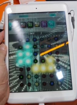 画像ギャラリー No.018のサムネイル画像 / ［TGS 2014］「初音ミクぐらふぃコレクション」「初音ミク PuzzRemix」のプレイレポートを掲載。カードRPG/パズルゲームとボカロ曲の相性は抜群!?