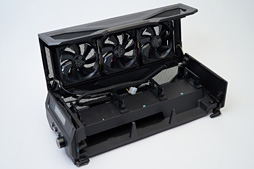 画像ギャラリー No.026のサムネイル画像 / 43万円の「簡易液冷仕様のOC版GTX 980が3枚と大型冷却システムのセット」をPCに組み込んでみた。GIGABYTE「GV-N980X3WA-4GD」レビュー
