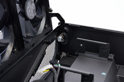 画像ギャラリー No.027のサムネイル画像 / 43万円の「簡易液冷仕様のOC版GTX 980が3枚と大型冷却システムのセット」をPCに組み込んでみた。GIGABYTE「GV-N980X3WA-4GD」レビュー